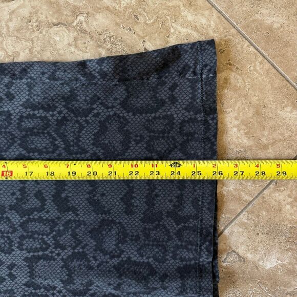 ANINE BING Python Snake Print Tee Shirt Womens Large Gray Crewneck Short Sleeve - Picture 9 of 9